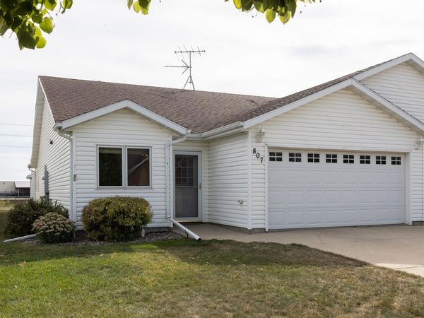 807 Morningside Drive, Casselton, ND 58012