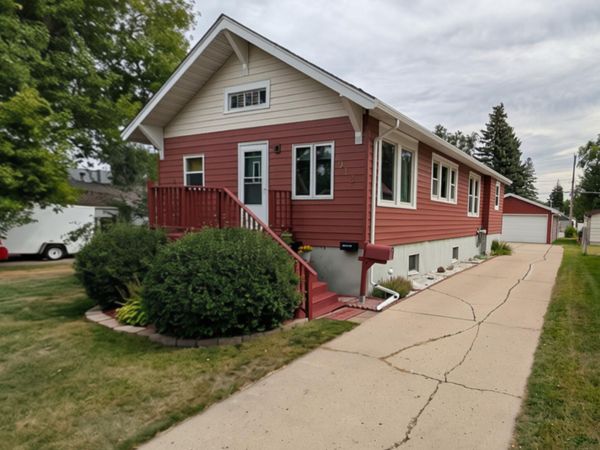 912 N State Street, Aberdeen, SD 57401