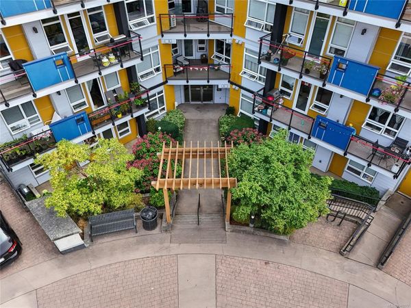 935 Cloverdale Ave, Unit #101, Saanich, BC V8X 2T4