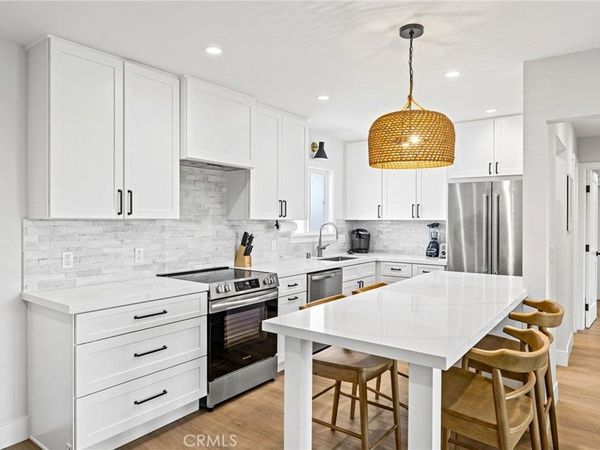 15 15th Street, Unit 19, Hermosa Beach, CA 90254