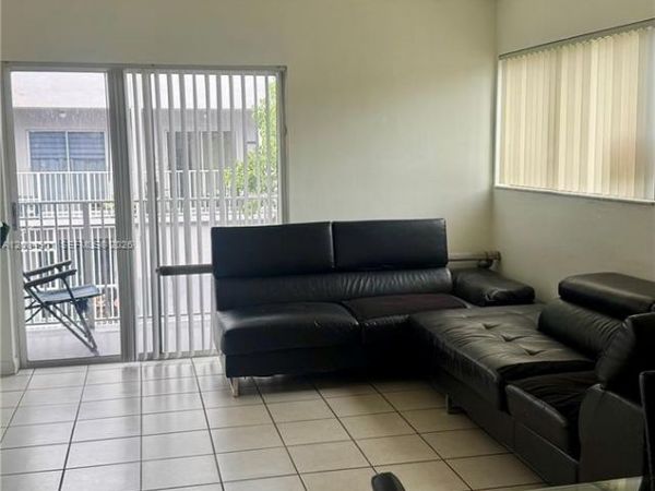 2710 W 76th St , Unit 208, Hialeah, FL 33016