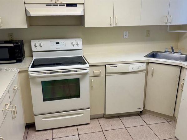 2710 W 76th St, Unit 208, Hialeah, FL 33016