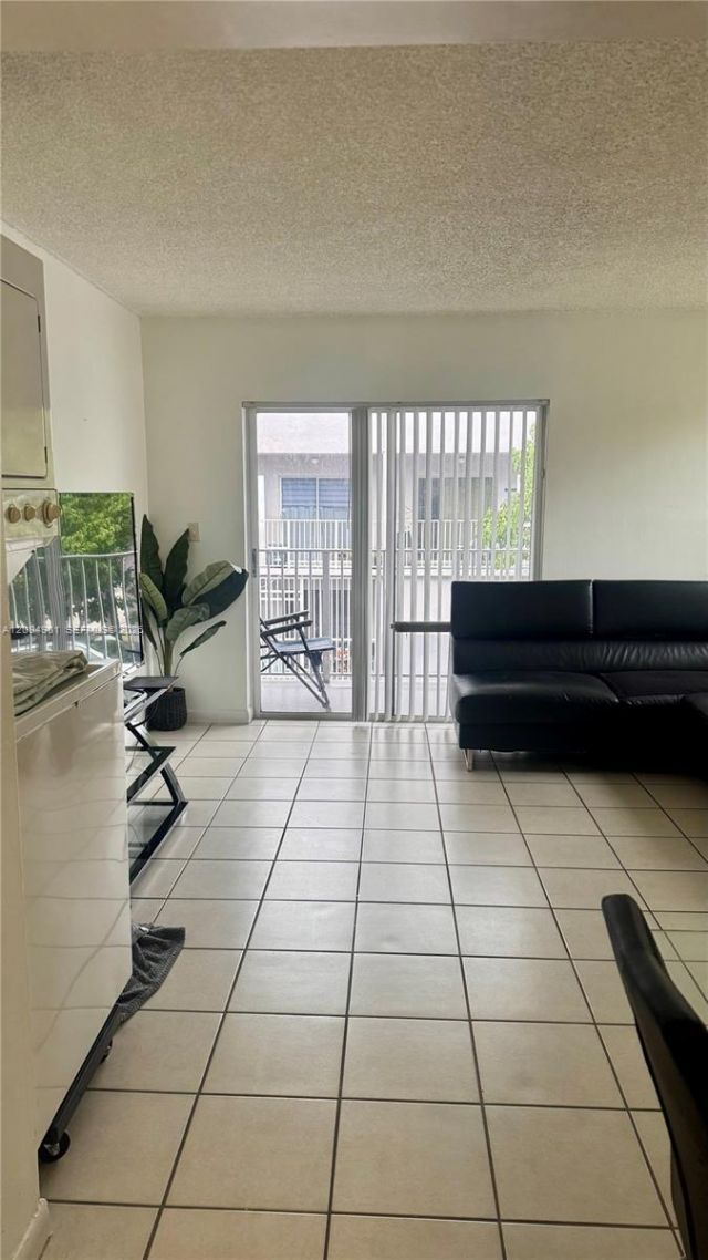 2710 W 76th St , Unit 208, Hialeah, FL 33016 Photo