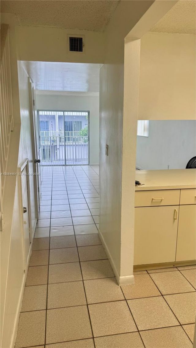 2710 W 76th St, Unit 208, Hialeah, FL 33016 Photo