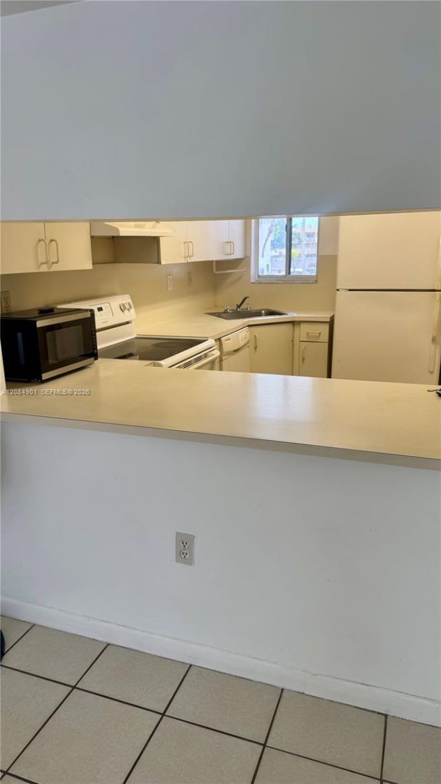 2710 W 76th St, Unit 208, Hialeah, FL 33016 Photo