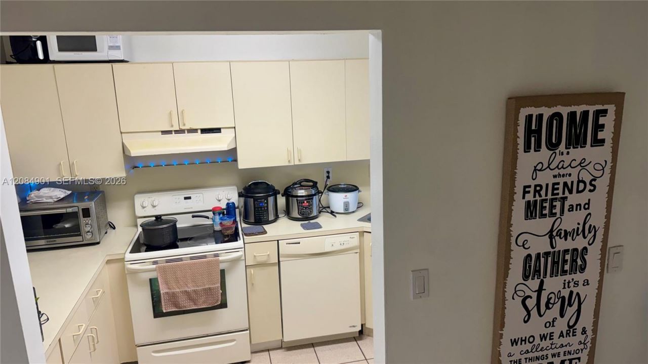 2710 W 76th St , Unit 208, Hialeah, FL 33016 Photo