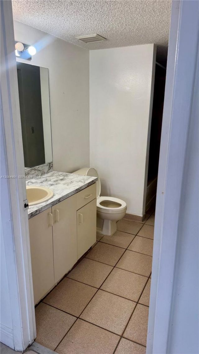 2710 W 76th St, Unit 208, Hialeah, FL 33016 Photo
