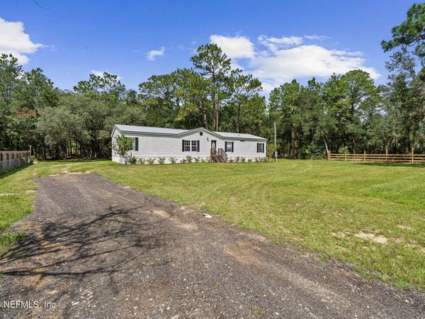 141 CHEROKEE Drive, Interlachen, FL 32148
