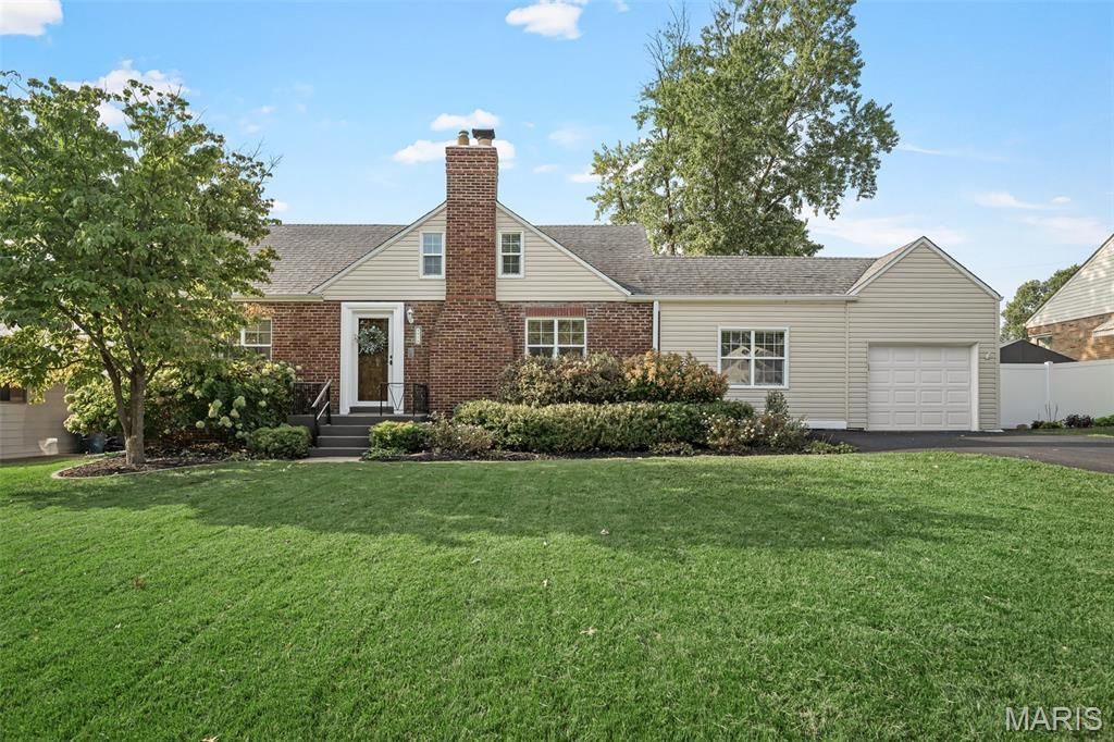 9916 Coventry Lane, Saint Louis, MO 63123 Main Photo