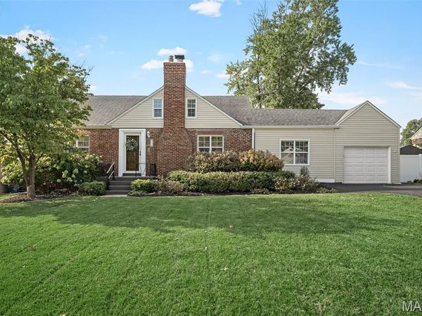 9916 Coventry Lane, St Louis, MO 63123