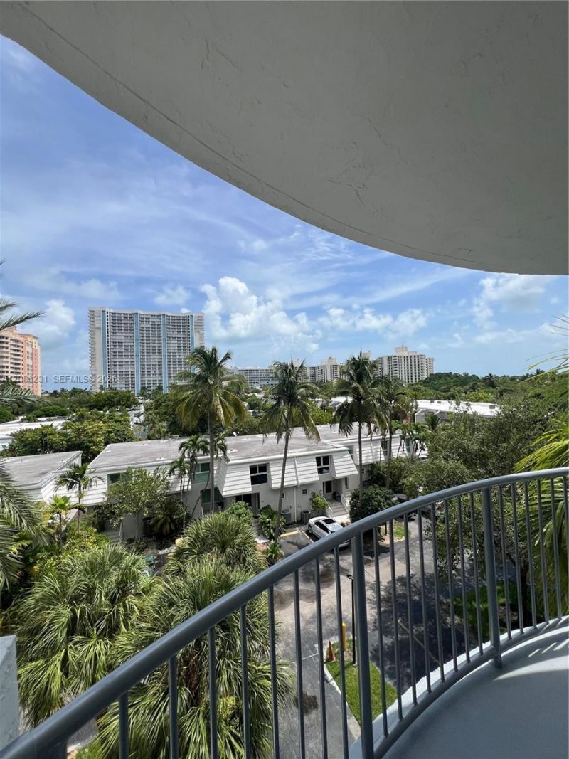 210 Sea View Dr, Unit 506, Key Biscayne, FL 33149 Photo