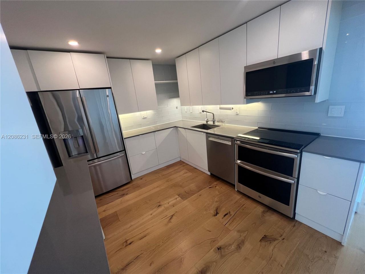 210 Sea View Dr, Unit 506, Key Biscayne, FL 33149 Photo