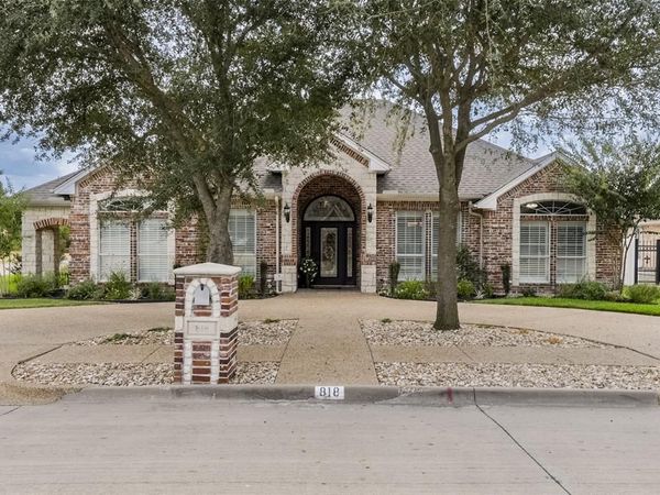 818 Amherst Drive , Waxahachie, TX 75165