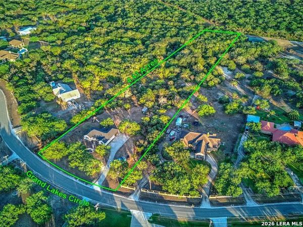 5769 Grand Lake Cir, Robstown, TX 78380