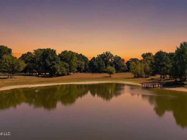 Claridge Court, Horn Lake, MS 38637