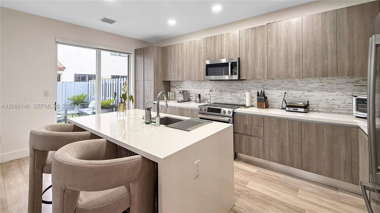 10232 NW 71st Ter, Unit 10232, Doral, FL 33178 Photo