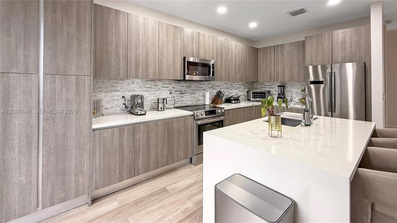 10232 NW 71st Ter, Unit 10232, Doral, FL 33178 Photo