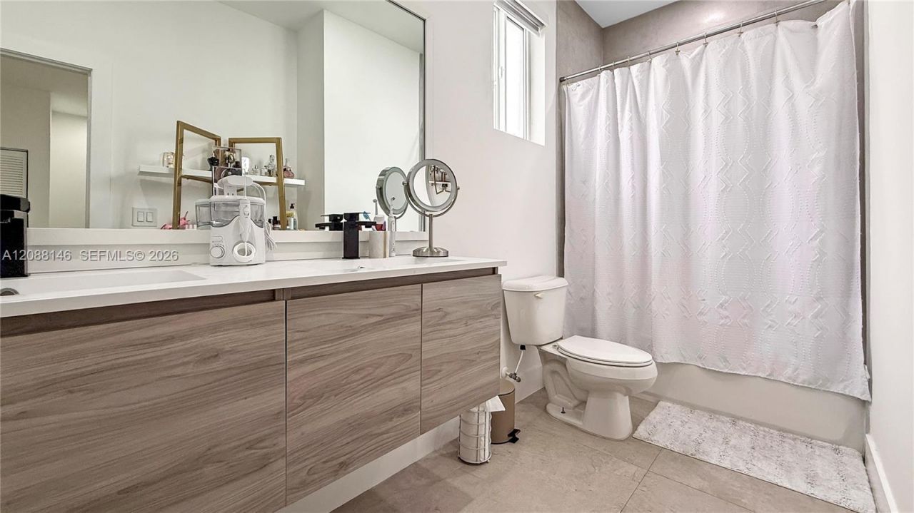 10232 NW 71st Ter, Unit 10232, Doral, FL 33178 Photo