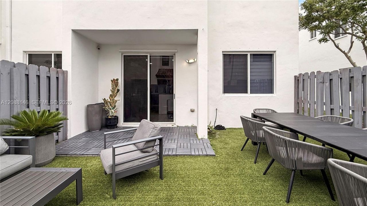 10232 NW 71st Ter, Unit 10232, Doral, FL 33178 Photo