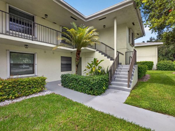 1701 Sabal Ridge Circle, Unit D, Palm Beach Gardens, FL 33418