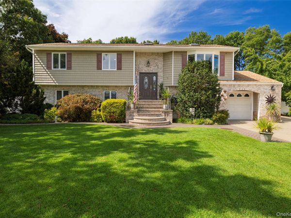 24 Sal Court, Bohemia, NY 11716