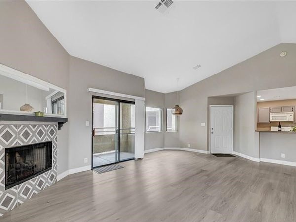 5074 S Rainbow Boulevard, Unit 206, Las Vegas, NV 89118
