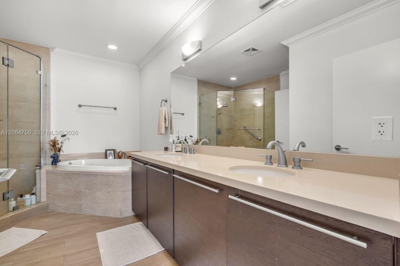 7928 East Dr, Unit 604, North Bay Village, FL 33141 Photo