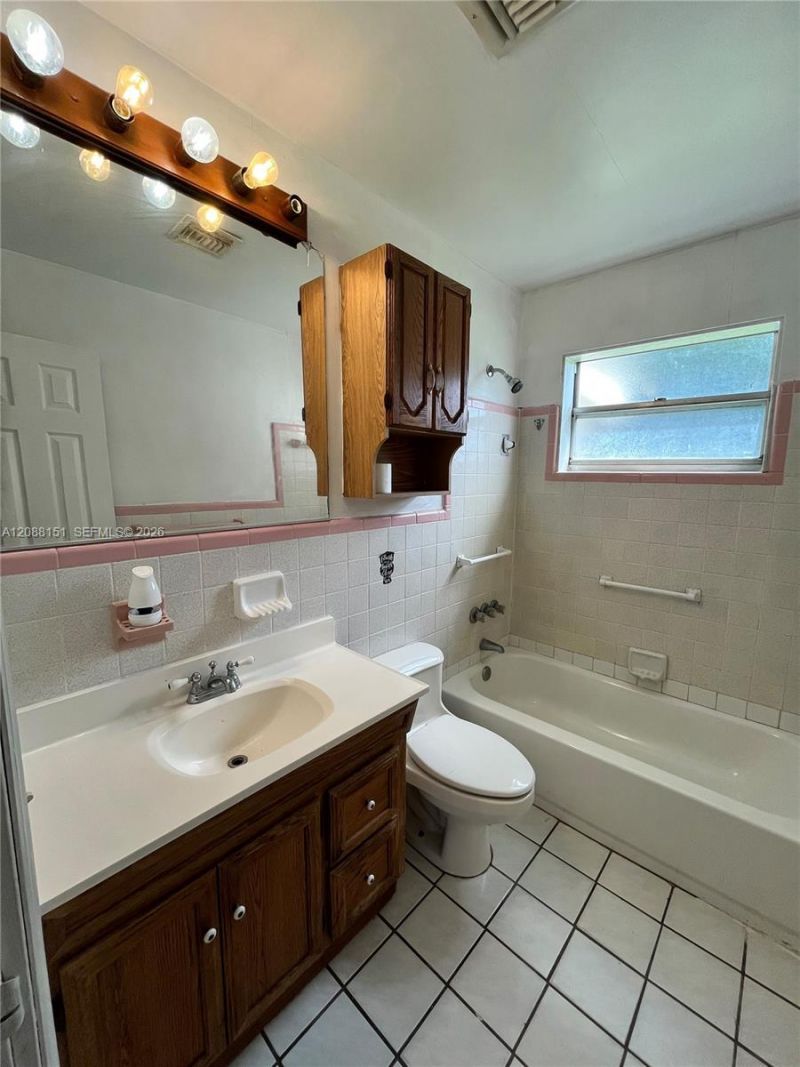371 SW 67th Ter, Pembroke Pines, FL 33023 Photo