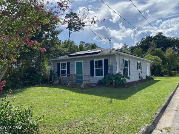 3011 2nd Street , Marianna, FL 32446