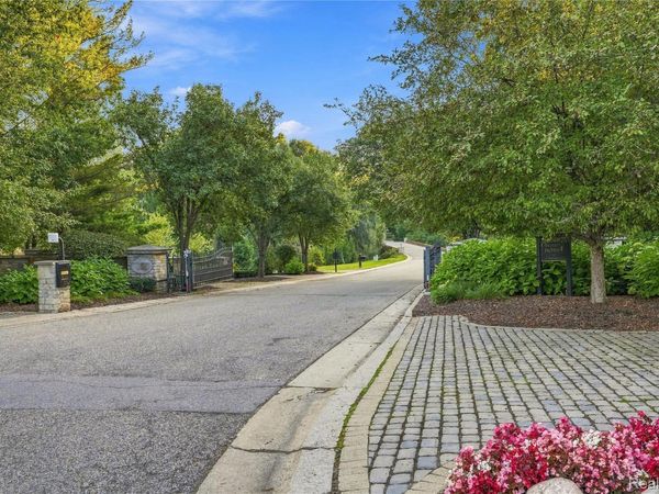 556 Barrington Court , Bloomfield Hills, Mi 48304