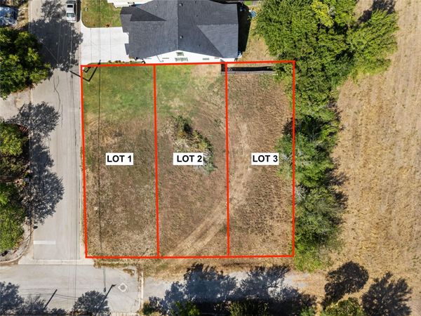 915 Torres ST , Lockhart, TX 78644