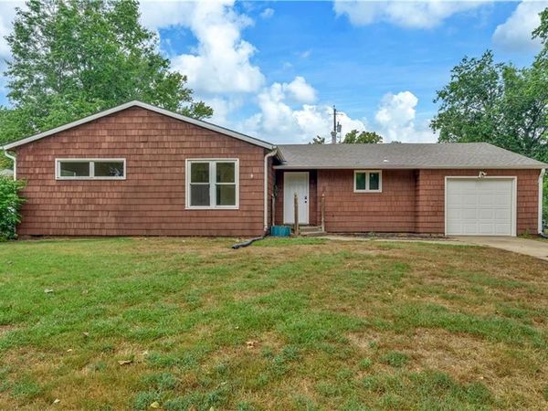 1339 Ward Parkway, Topeka, KS 66604