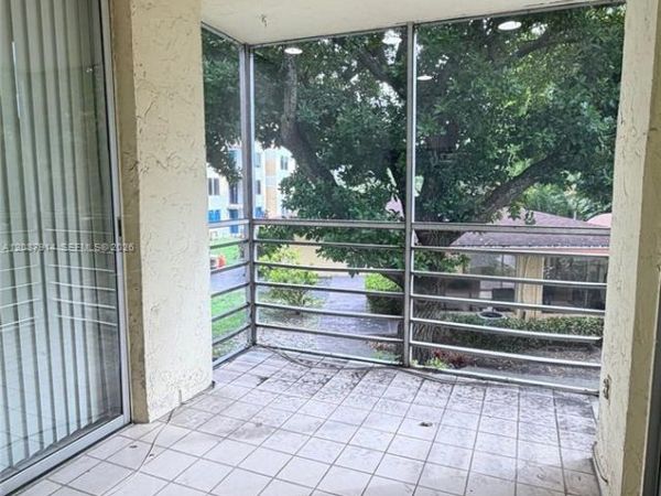 17890 W Dixie Hwy 215 Hwy , Unit 215, North Miami Beach, FL 33160