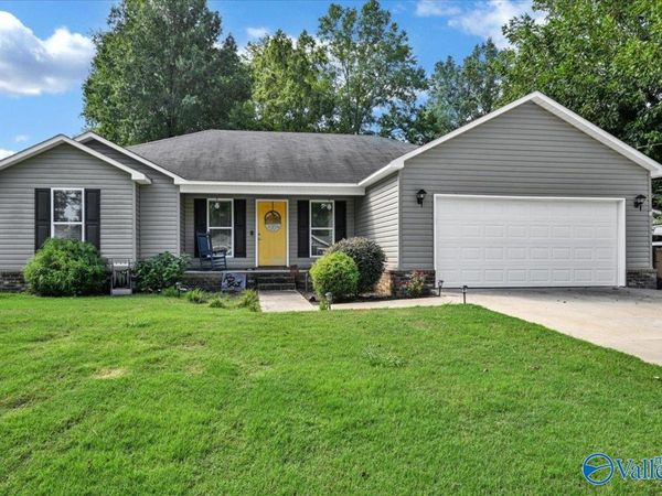 212 Lindsey Lane SW, Hartselle, AL 35640