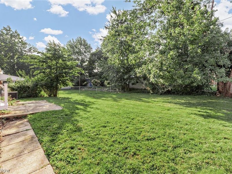 22750 Fairlawn Drive, Euclid, OH 44117 Photo 4