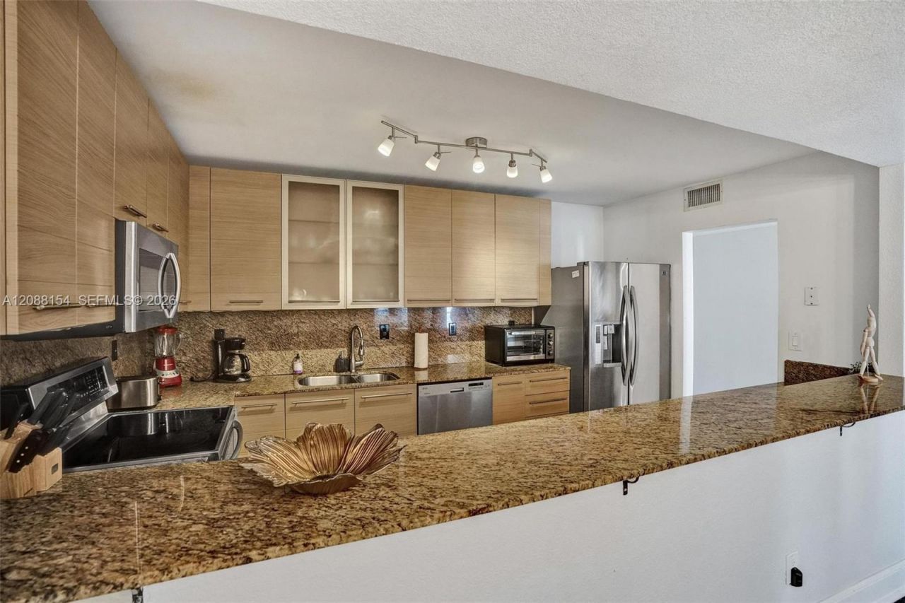 19370 Collins Ave, Unit 816, Sunny Isles Beach, FL 33160 Photo