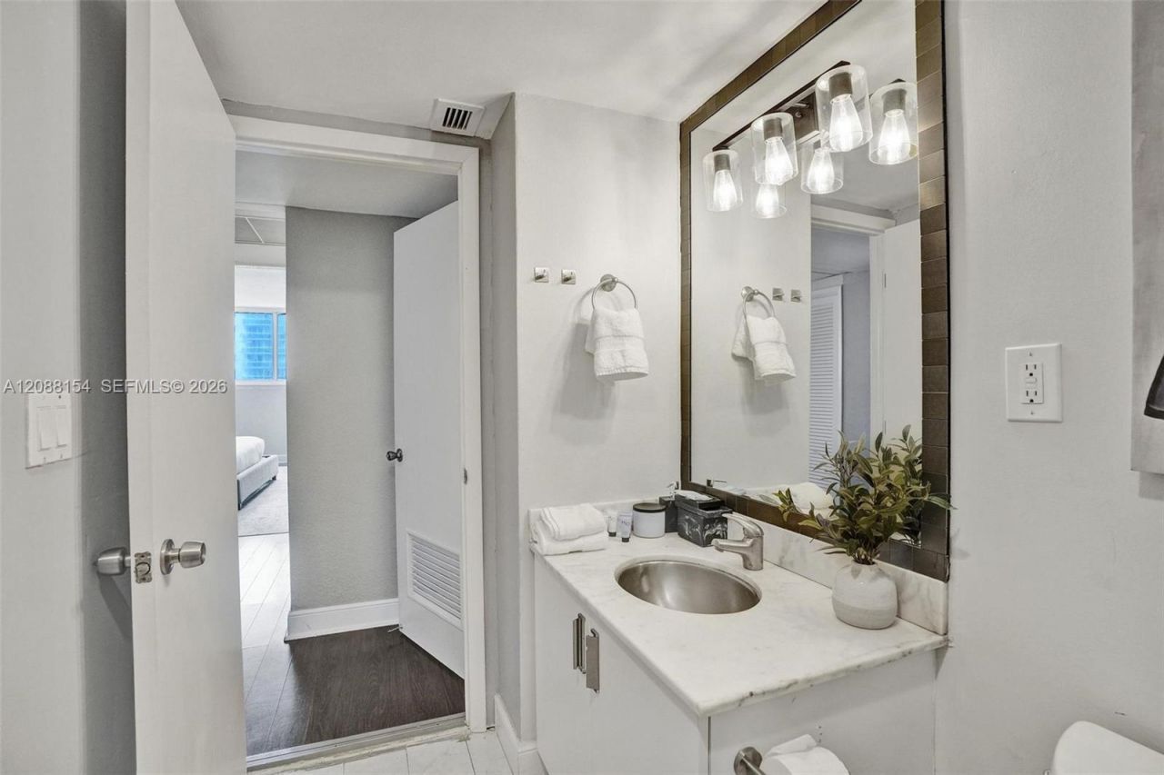 19370 Collins Ave, Unit 816, Sunny Isles Beach, FL 33160 Photo