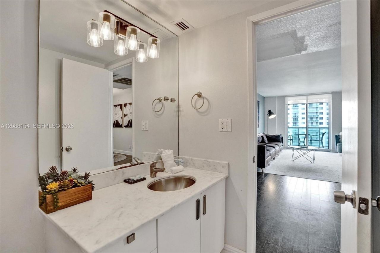 19370 Collins Ave, Unit 816, Sunny Isles Beach, FL 33160 Photo