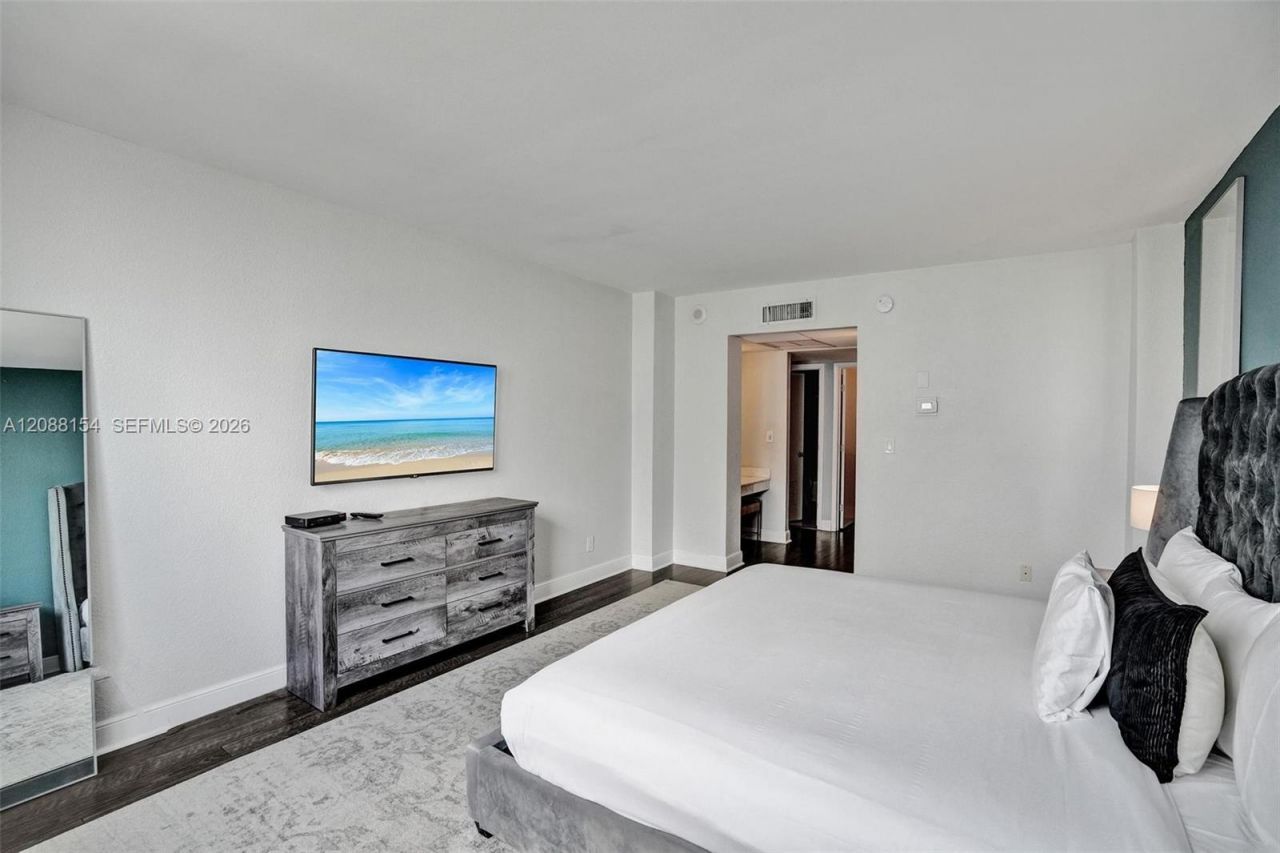 19370 Collins Ave, Unit 816, Sunny Isles Beach, FL 33160 Photo