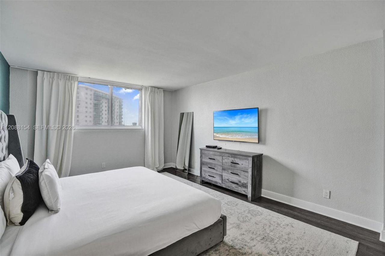 19370 Collins Ave, Unit 816, Sunny Isles Beach, FL 33160 Photo