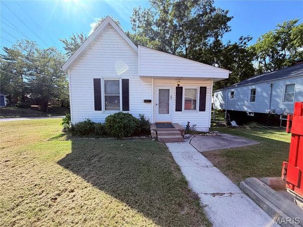 103 N Jefferson Avenue, Collinsville, IL 62234