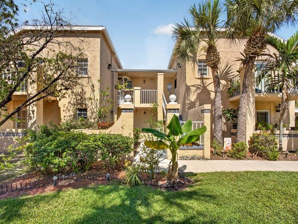 1628 SE Green Acres Circle, Port St. Lucie, FL 34952