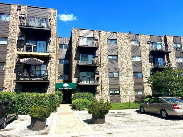 8970 N Parkside Avenue , Unit 416, Des Plaines, IL 60016