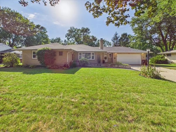 912 Chelsea Avenue , Rockford, IL 61107