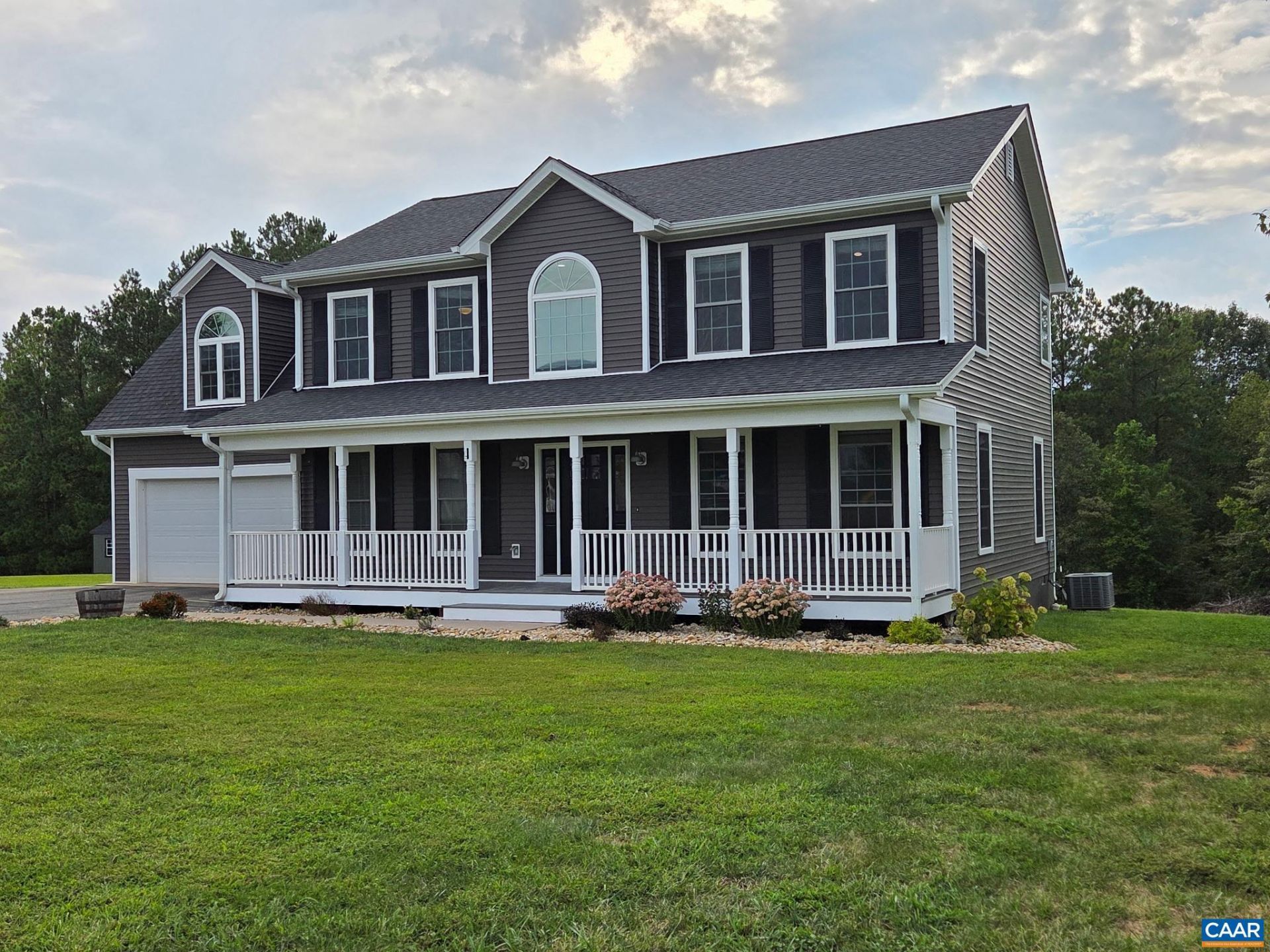 386 Rosewood Dr , Scottsville, VA 24590 Main Photo