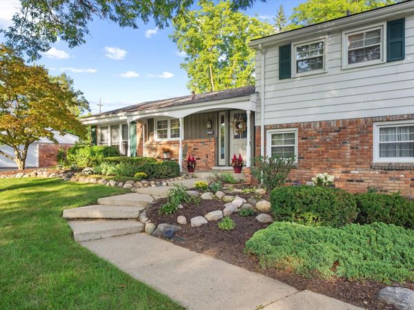 26182 Kiltartan Street, Farmington, MI 48334