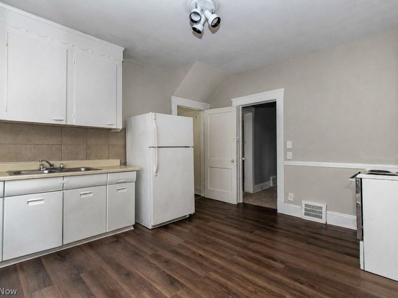 3100 Montclair Avenue , Unit LOWER, Cleveland, OH 44109 Photo 9
