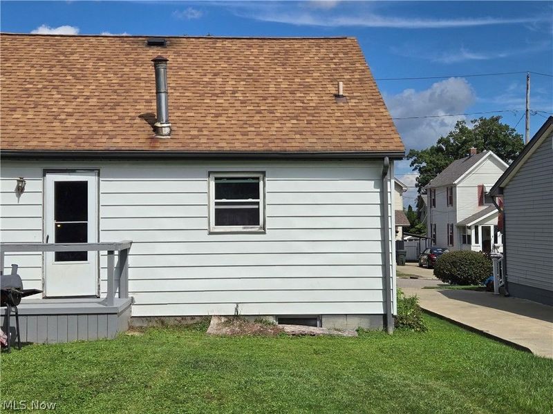 80 Omar Street, Struthers, OH 44471 Photo 3