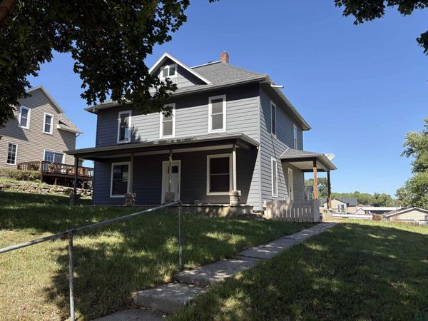 209 W Grand Street, Hinton, IA 51024