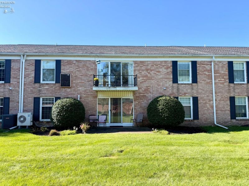 127 Stonyridge Drive, Unit 108, Sandusky, OH 44870 Photo 4
